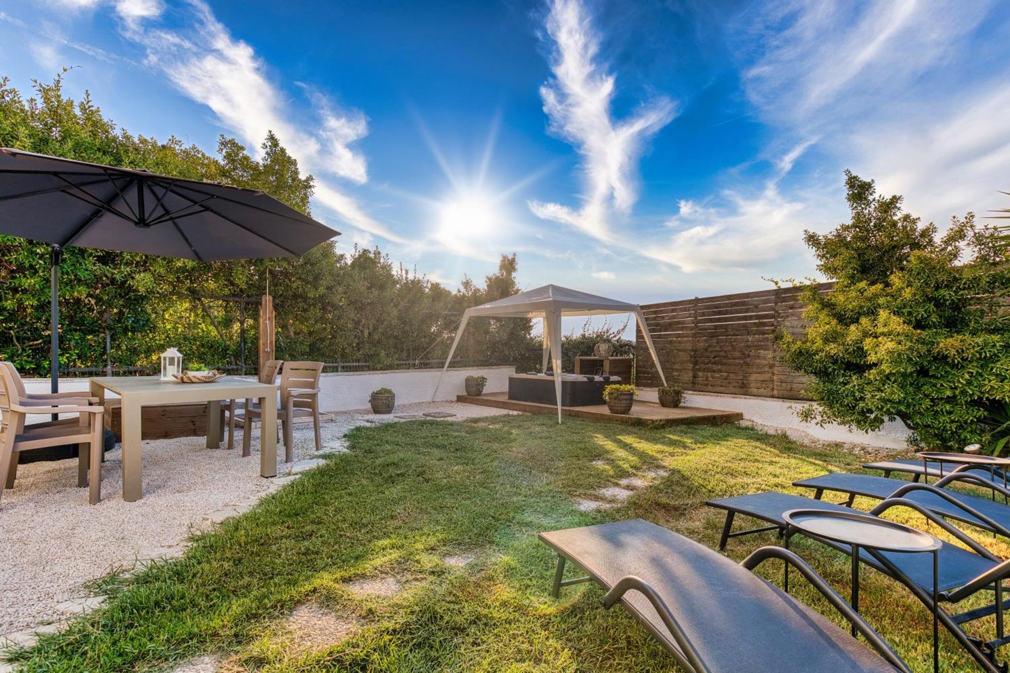 Ferienhaus Mi Casa - Serene Garden Retreat, 2 Bedroom House