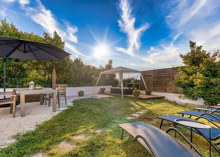 Mi Casa - Serene Garden Retreat, 2 Bedroom House